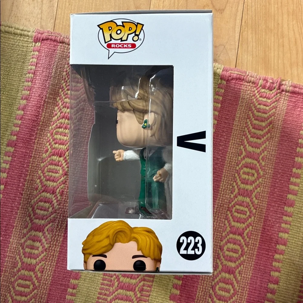 Funko Pop! Rocks BTS V Vinyl Figure - Green Outfit